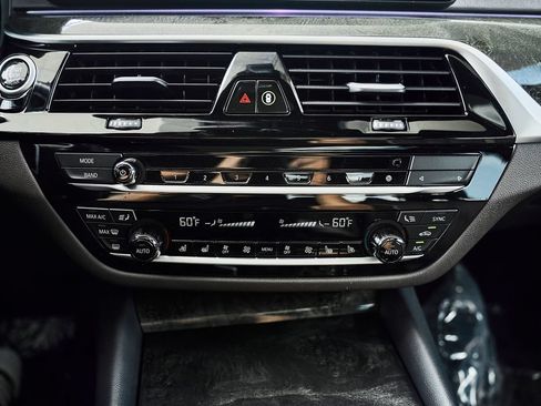 Used 2022 BMW 540i xDrive w/ Executive Package AWD/4WD image 32