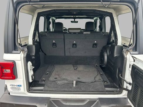 Used 2023 Jeep Wrangler Sahara w/ Cold Weather Group image 13