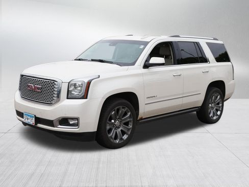 Used 2015 GMC Yukon Denali w/ Premium Package AWD/4WD image 3