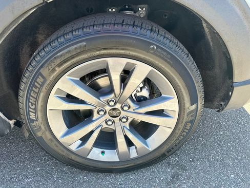 Used 2023 Ford Explorer XLT w/ Equipment Group 202A RWD image 36
