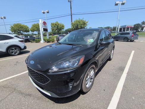 Used 2020 Ford Escape SE FWD image 3
