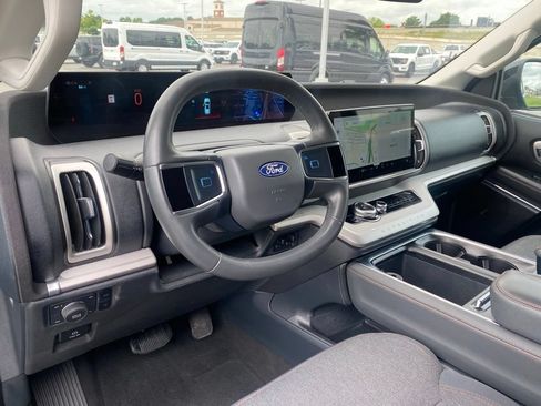 Used 2025 Ford Expedition Max Active AWD/4WD image 12
