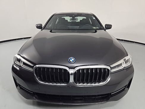 Used 2023 BMW 530e xDrive w/ Premium Package image 2
