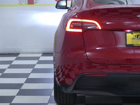 Used 2021 Tesla Model Y Long Range image 28