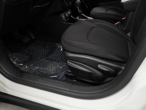 Certified 2023 Jeep Renegade Altitude AWD/4WD image 37