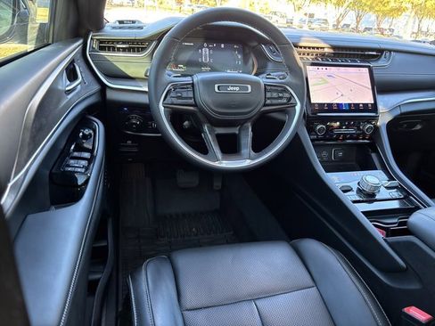 Used 2023 Jeep Grand Cherokee Overland w/ Luxury Tech Group IV image 18