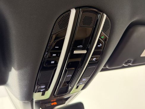 Certified 2023 Porsche Cayenne AWD/4WD image 17
