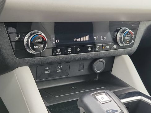 Used 2025 Mitsubishi Outlander SE AWD/4WD image 19