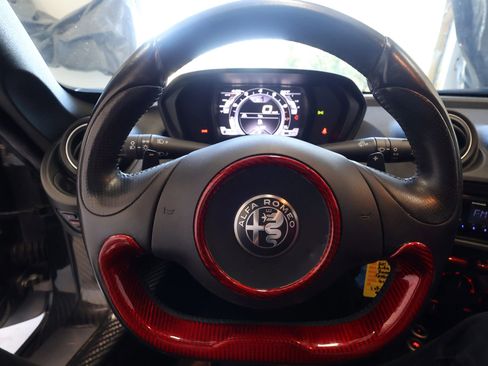 Used 2017 Alfa Romeo 4C Coupe RWD image 18