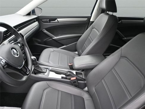 Used 2022 Volkswagen Passat 2.0T SE image 7