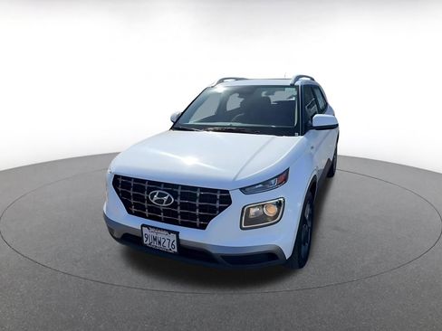 Used 2025 Hyundai Venue SEL image 7