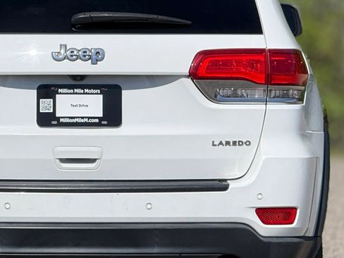 Used 2017 Jeep Grand Cherokee Laredo w/ Quick Order Package 23E AWD/4WD image 14