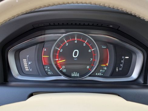 Used 2016 Volvo XC60 T5 Premier w/ Proximity Package image 17