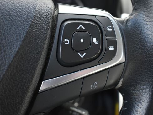 Used 2017 Toyota Camry SE image 19