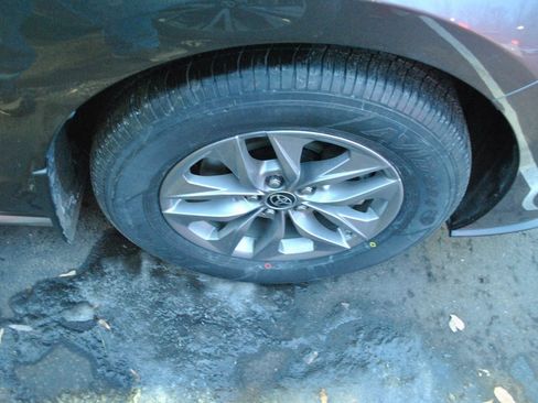 Certified 2022 Toyota Sienna XLE image 31