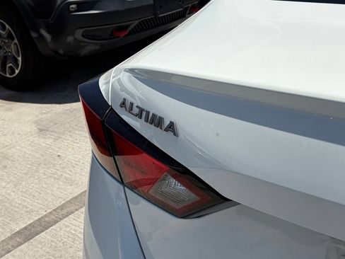 Used 2025 Nissan Altima 2.5 SV FWD image 4