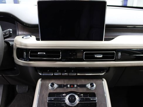 Used 2022 Lincoln Aviator Reserve w/ Equipment Group 201A AWD/4WD image 17