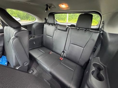 New 2026 Toyota Highlander Platinum AWD/4WD image 17