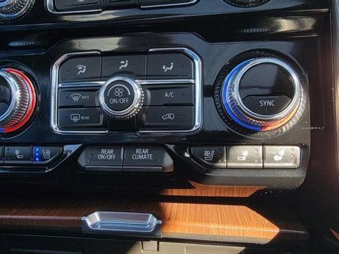 Used 2022 GMC Yukon XL Denali AWD/4WD image 40