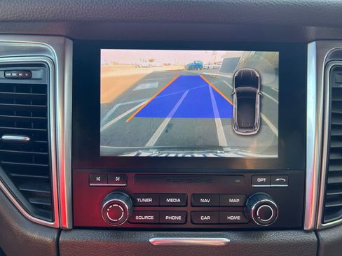 Used 2018 Porsche Macan image 25