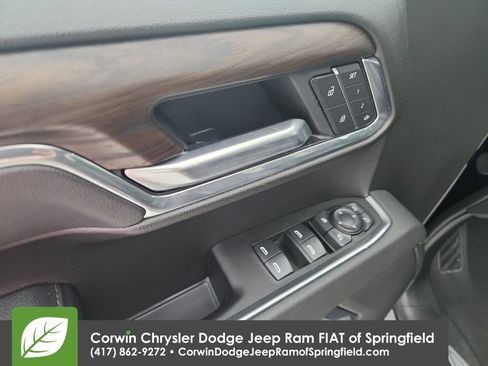 Used 2025 GMC Sierra 1500 SLT AWD/4WD image 21