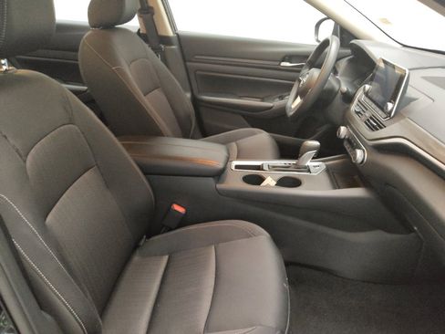 Used 2025 Nissan Altima 2.5 SV FWD image 21