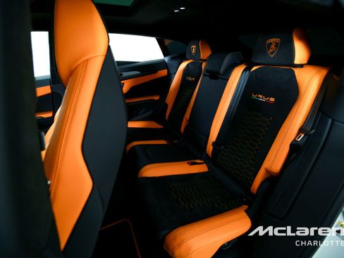 Used 2022 Lamborghini Urus AWD/4WD image 18