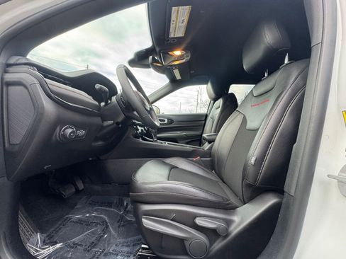 Used 2025 Jeep Compass Trailhawk image 23