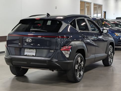 Used 2025 Hyundai Kona SEL AWD/4WD image 3