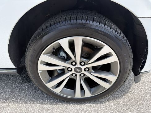 Used 2021 Ford Expedition Limited AWD/4WD image 13