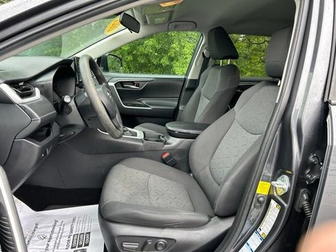 Used 2021 Toyota RAV4 XLE AWD/4WD image 14