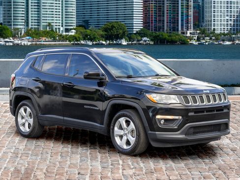 Used 2020 Jeep Compass Latitude image 3
