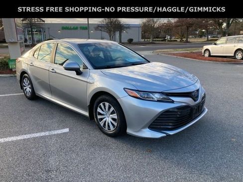 Used 2018 Toyota Camry LE image 1