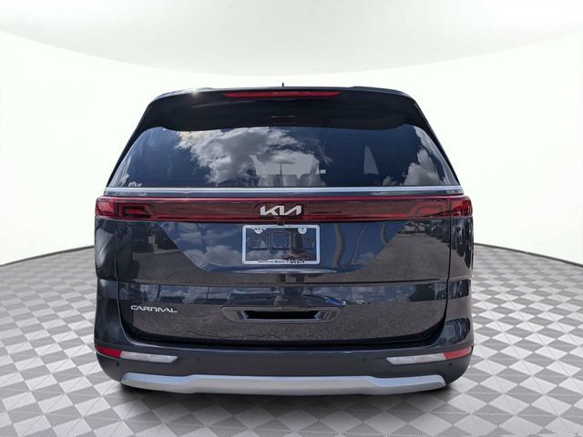 Used 2024 Kia Carnival LX FWD image 4