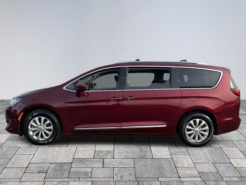 Used 2018 Chrysler Pacifica Touring-L image 4
