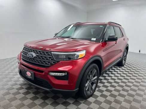 Used 2023 Ford Explorer XLT w/ Equipment Group 202A AWD/4WD image 2