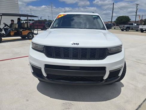 Used 2023 Jeep Grand Cherokee L Limited w/ Black Appearance Package RWD image 8