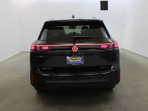 New 2026 Volkswagen Tiguan SEL R-Line AWD/4WD image 4