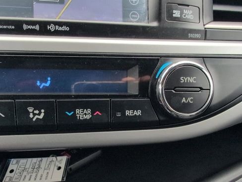 Used 2019 Toyota Highlander SE AWD/4WD image 26