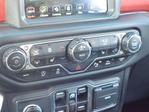 Used 2021 Jeep Wrangler Unlimited Rubicon image 39