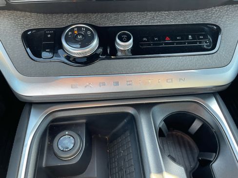 Used 2025 Ford Expedition Tremor AWD/4WD image 16