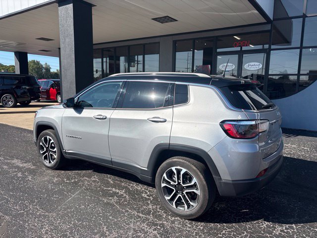 Used 2023 Jeep Compass Limited AWD/4WD image 5