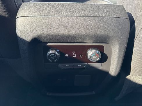 Used 2025 GMC Acadia Elevation image 13