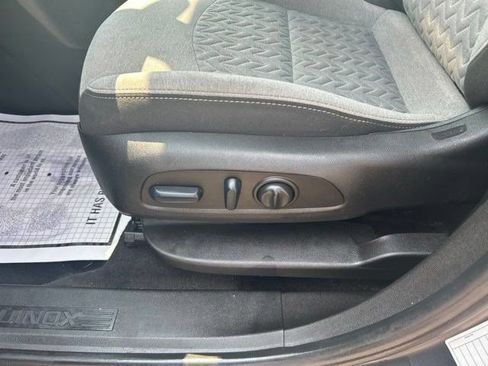 Used 2022 Chevrolet Equinox LT FWD image 14