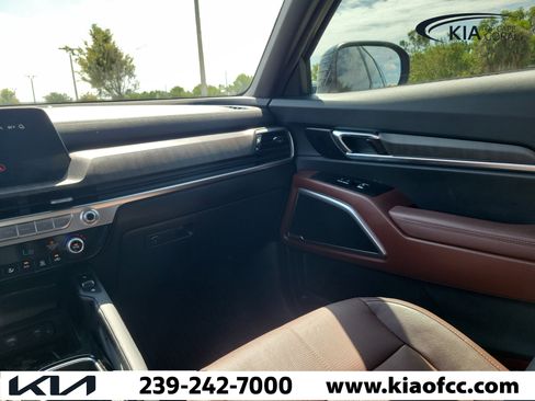 Certified 2024 Kia Telluride EX w/ EX Captain's Chair Package FWD image 19