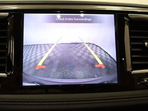 Used 2020 Chrysler Pacifica Limited image 11