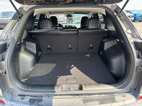 Used 2019 Jeep Cherokee Latitude Plus w/ Cold Weather Group AWD/4WD image 8