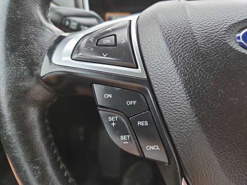 Used 2017 Ford Fusion SE w/ Fusion SE Technology Package image 16