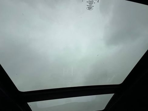 Used 2022 Ford Explorer Platinum w/ Technology Package image 19