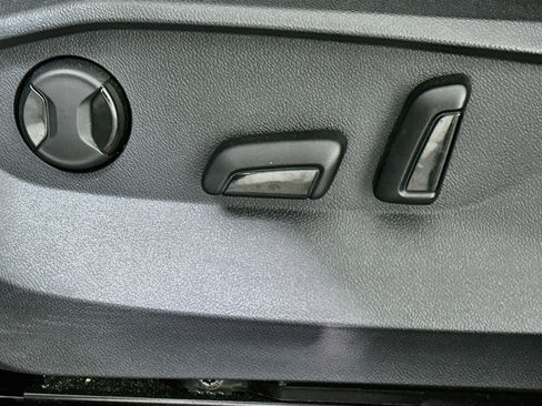 Used 2022 Volkswagen Tiguan SE R-Line FWD image 13